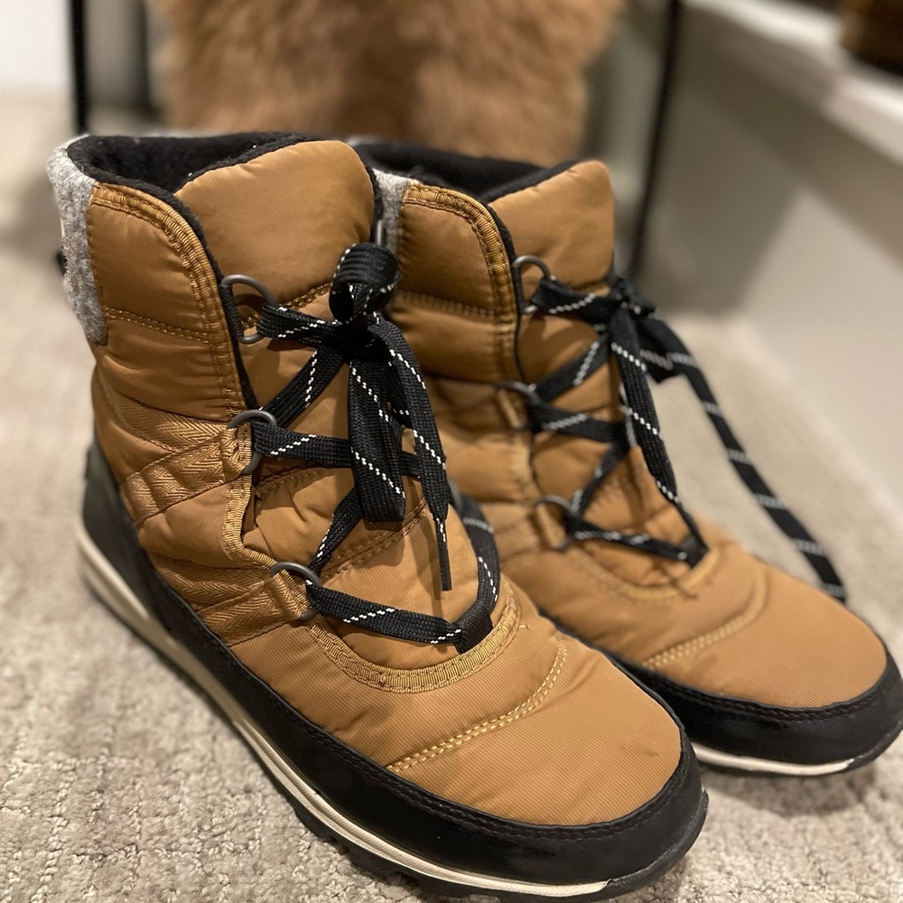Sorel snow boots lace up camel